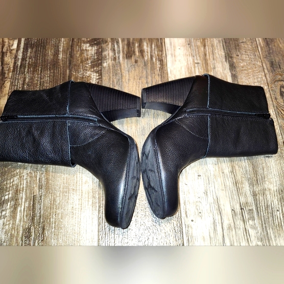 Boc black leather ankle boots Size 7.5 EUC - Picture 3 of 9